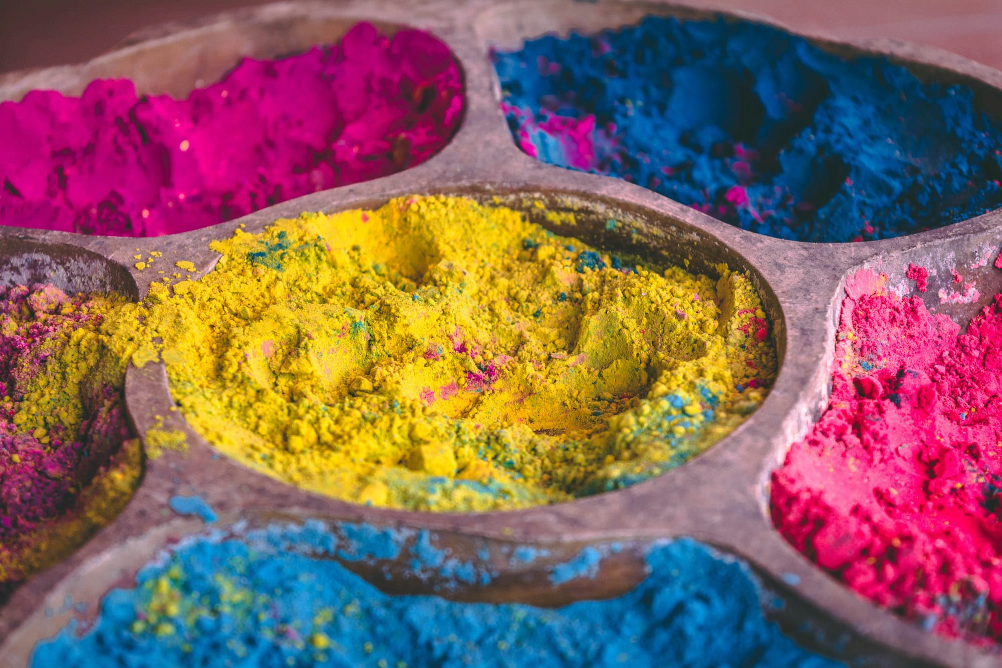 A palette with powdered colors. 