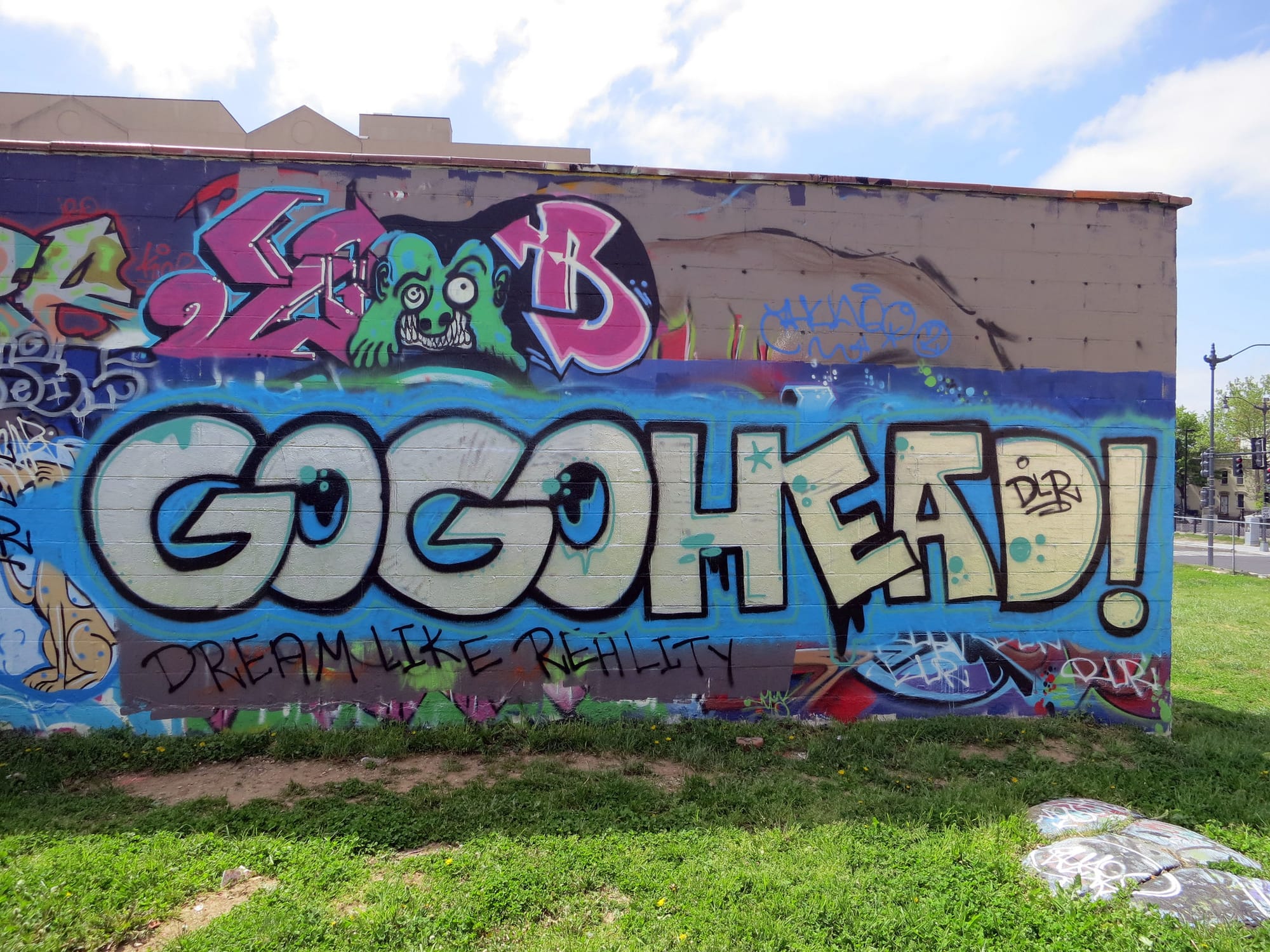 A mural that reads GOGOHEAD!